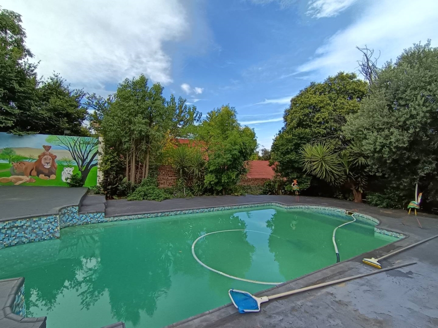 6 Bedroom Property for Sale in Heuwelsig Free State